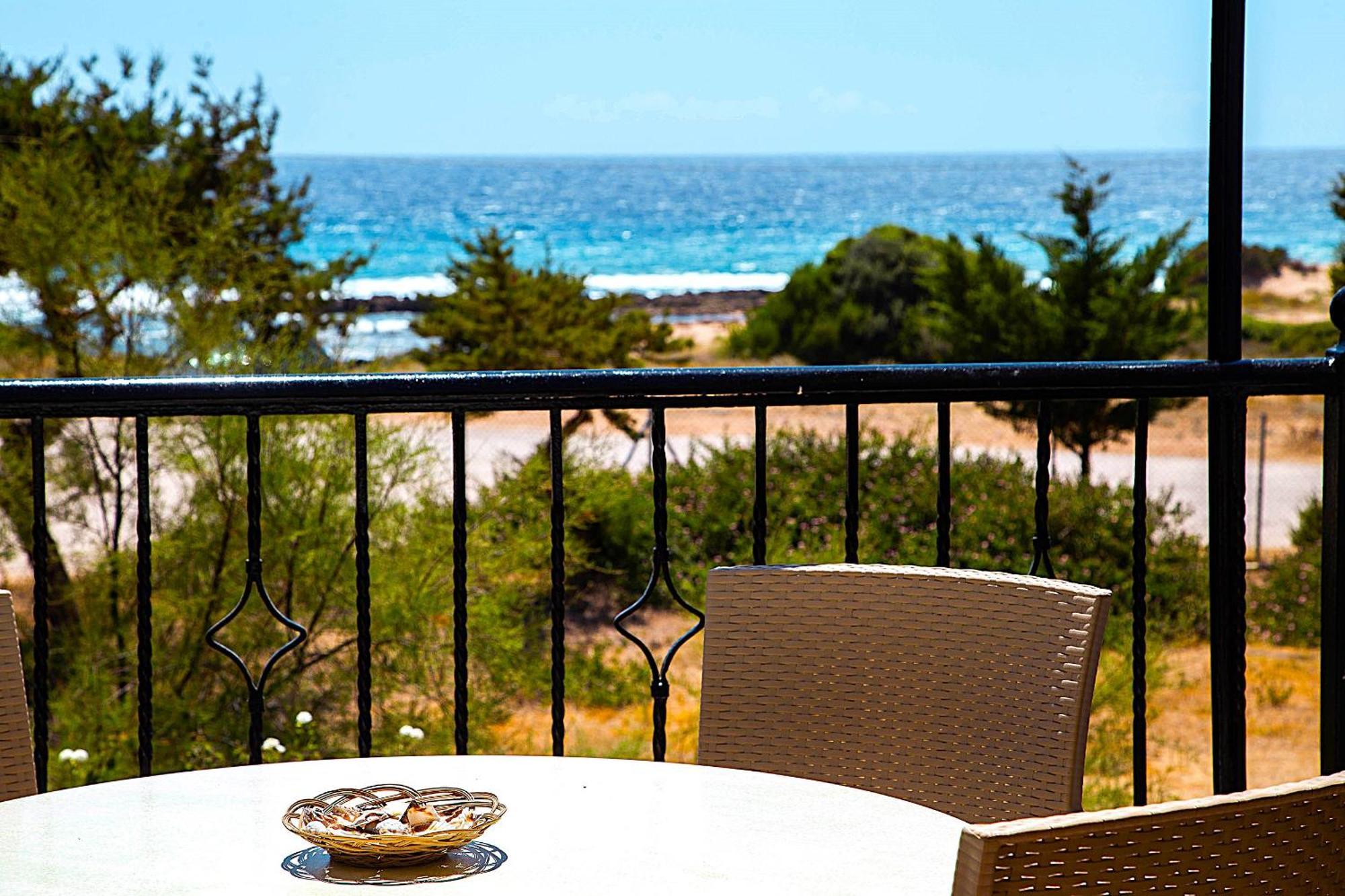 Romanos Beach Villas Eksteriør billede