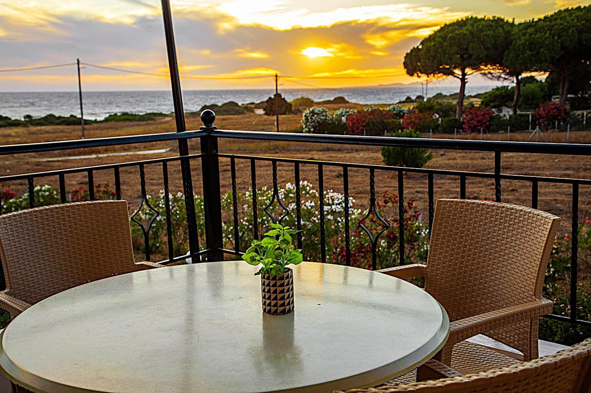 Romanos Beach Villas Eksteriør billede