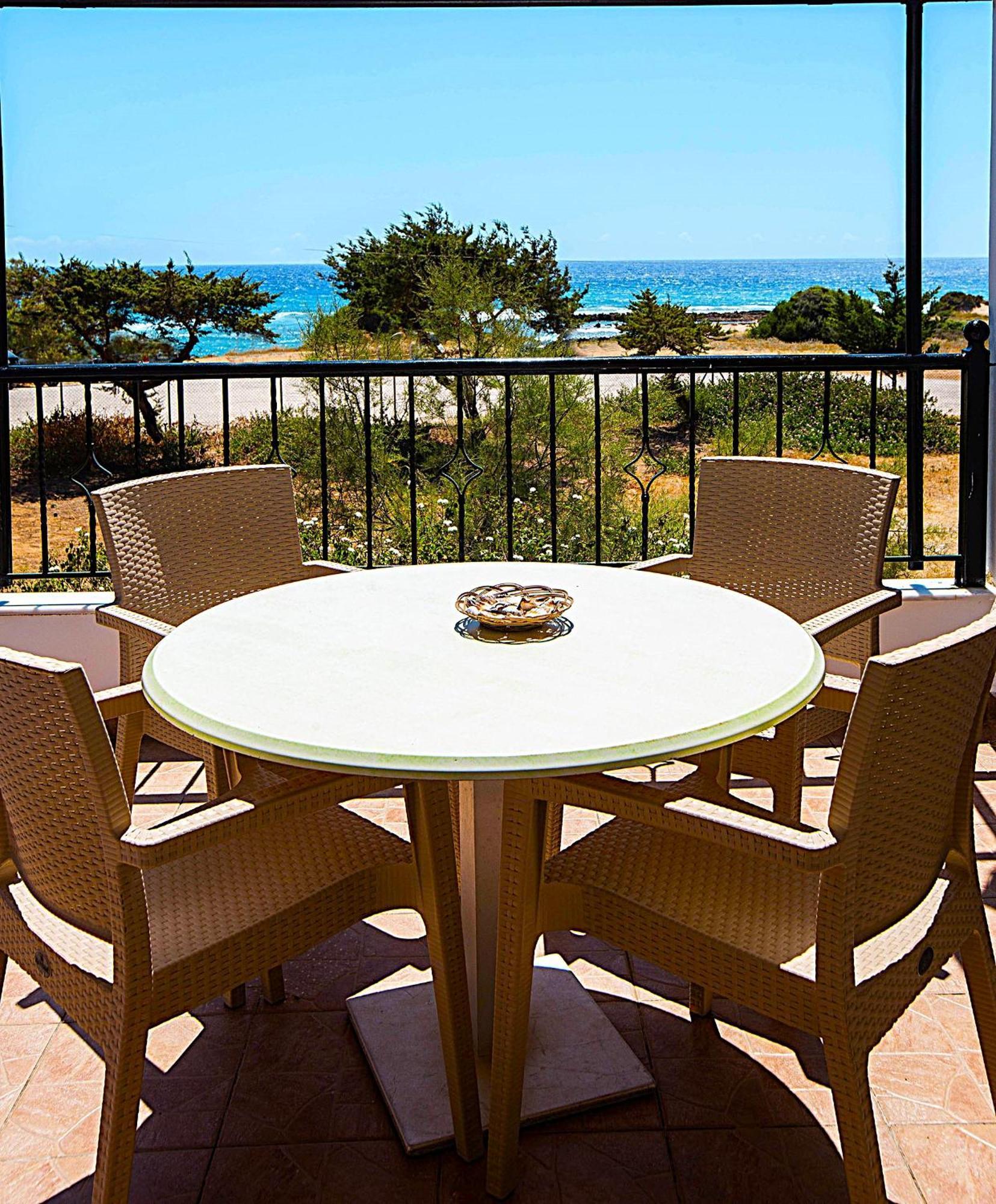 Romanos Beach Villas Eksteriør billede