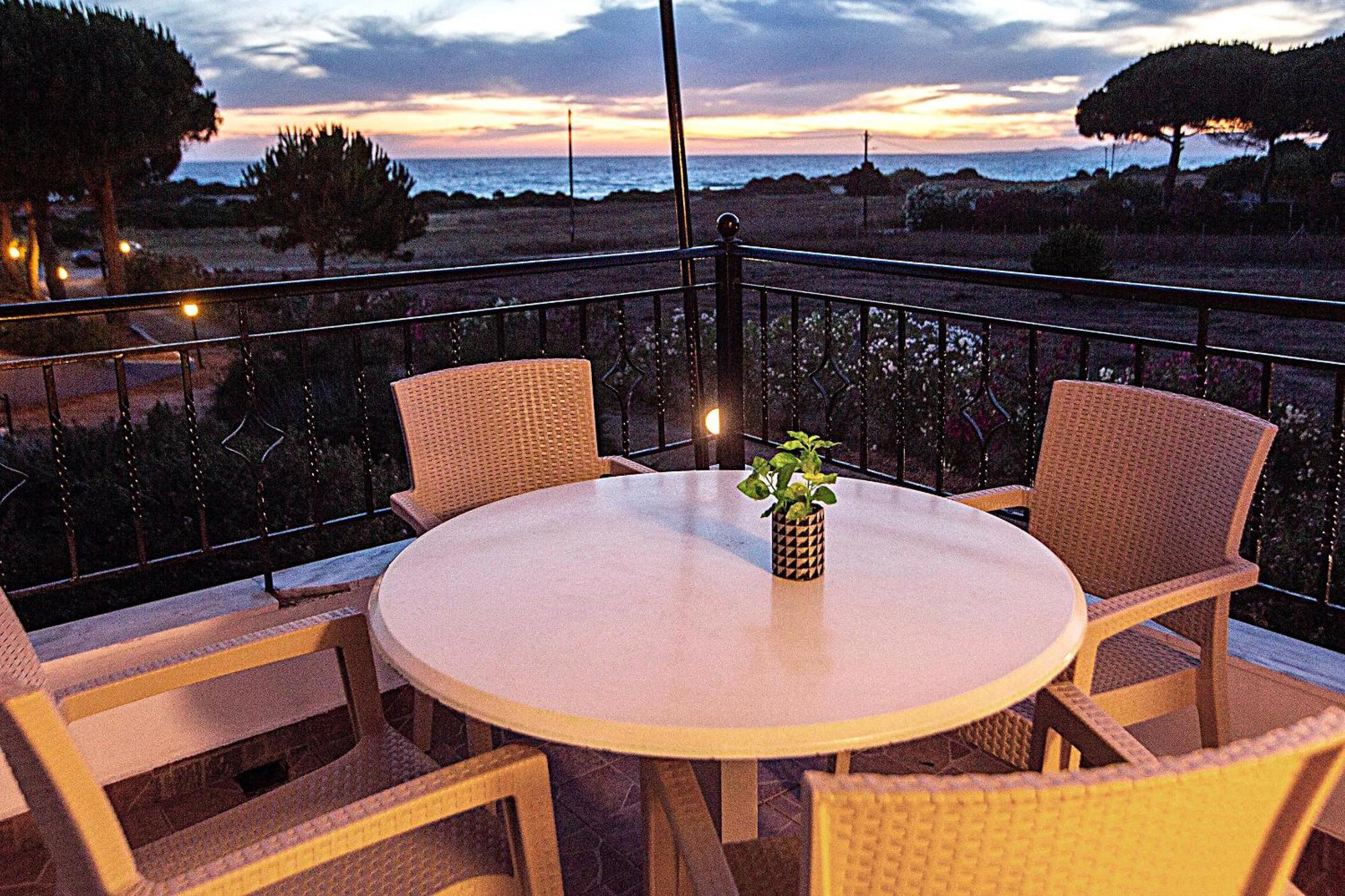 Romanos Beach Villas Eksteriør billede