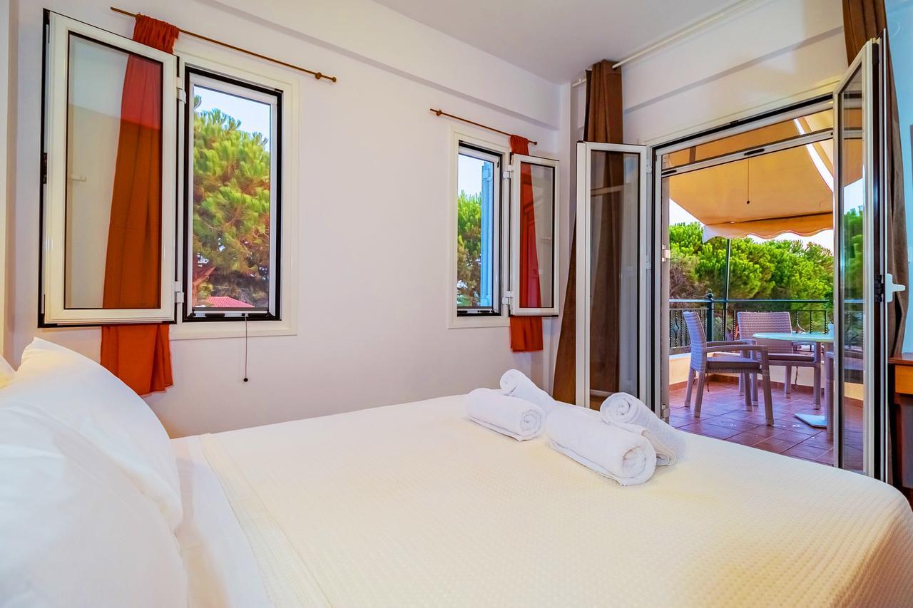 Romanos Beach Villas Eksteriør billede