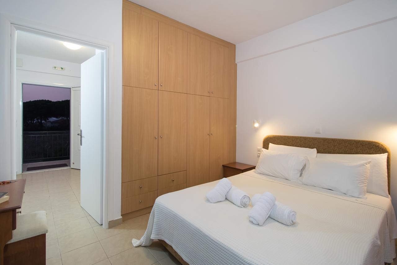Romanos Beach Villas Eksteriør billede